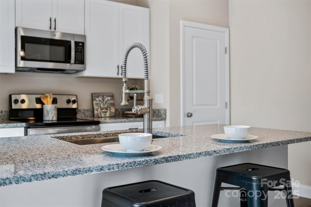 62 Toms Park Cir Hendersonville, NC 28792