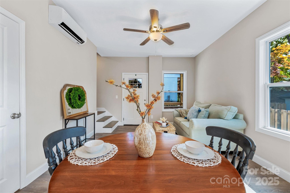62 Toms Park Cir Hendersonville, NC 28792