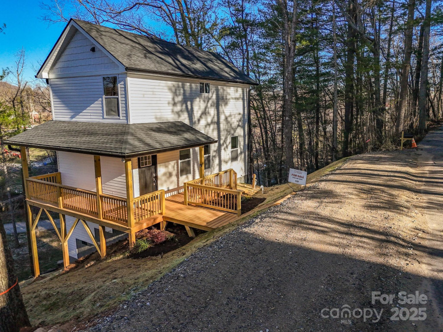 62 Toms Park Cir Hendersonville, NC 28792