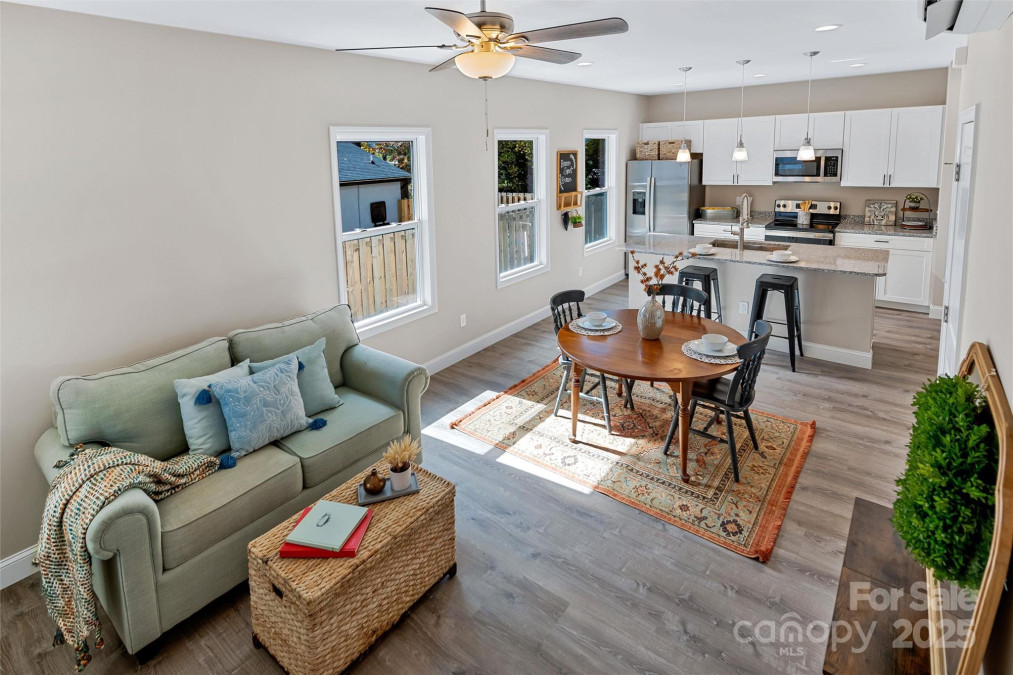 62 Toms Park Cir Hendersonville, NC 28792