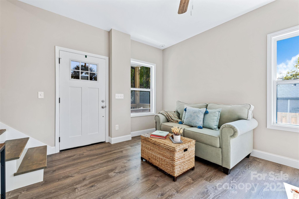 62 Toms Park Cir Hendersonville, NC 28792