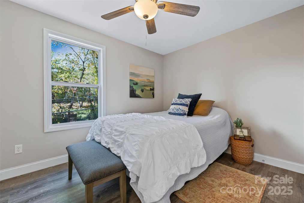 62 Toms Park Cir Hendersonville, NC 28792