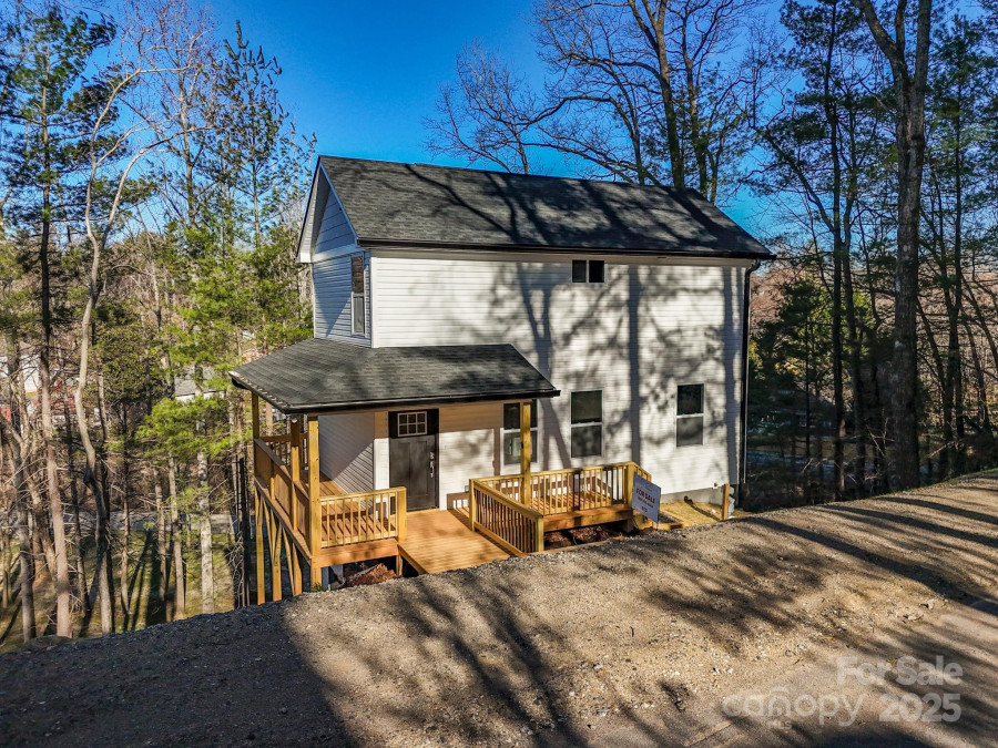 62 Toms Park Cir Hendersonville, NC 28792