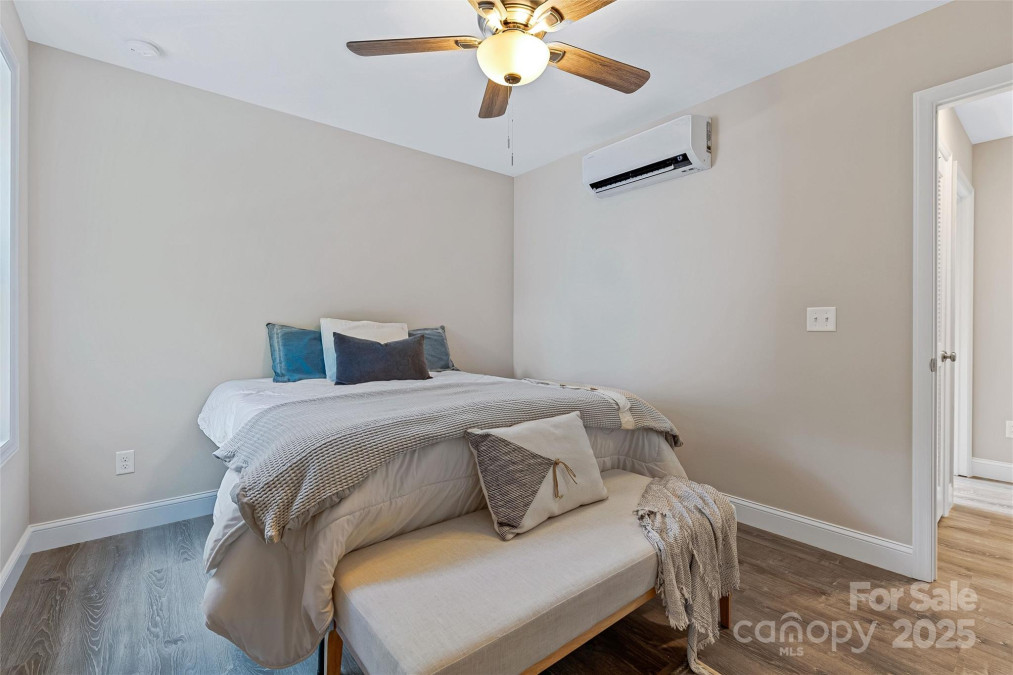 62 Toms Park Cir Hendersonville, NC 28792