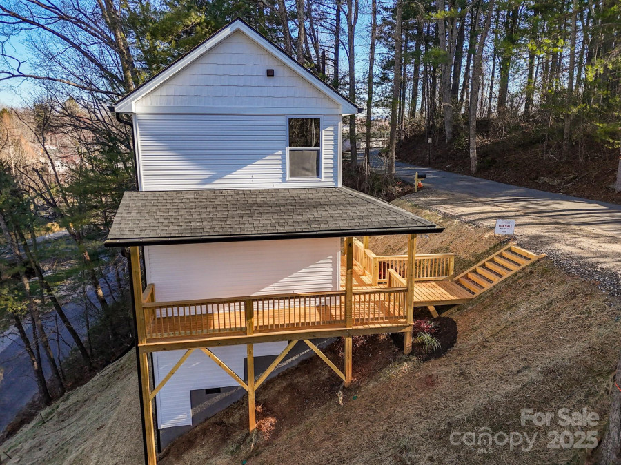 62 Toms Park Cir Hendersonville, NC 28792