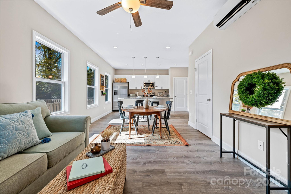 62 Toms Park Cir Hendersonville, NC 28792