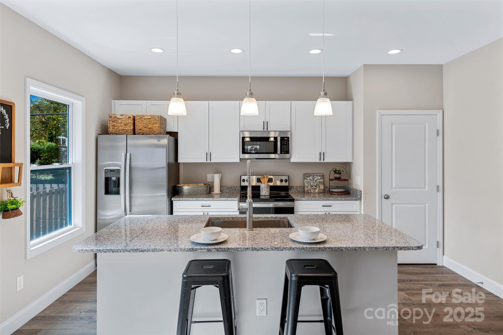62 Toms Park Cir Hendersonville, NC 28792