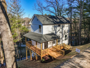 62 Toms Park Cir Hendersonville, NC 28792