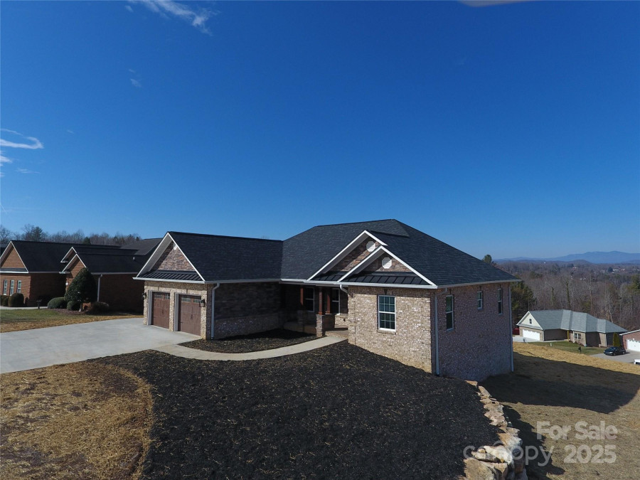 418 Huntington Woods St Lenoir, NC 28645