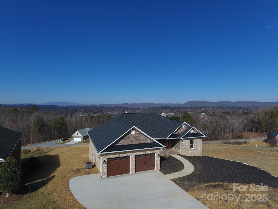 418 Huntington Woods St Lenoir, NC 28645