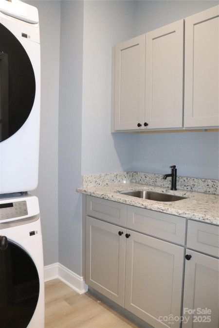 418 Huntington Woods St Lenoir, NC 28645