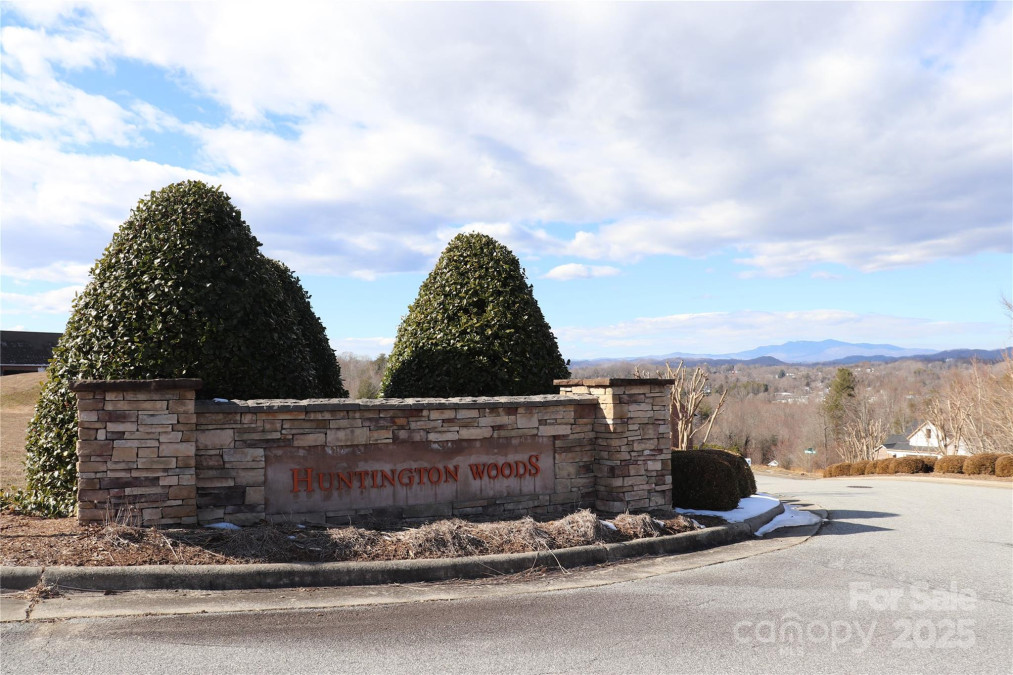 418 Huntington Woods St Lenoir, NC 28645