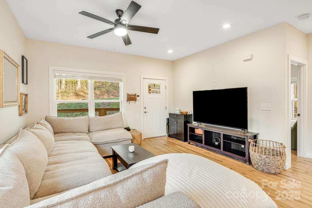335 Rosscraggon Rd Arden, NC 28704