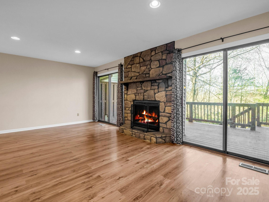 60 Vista View Ct Etowah, NC 28729
