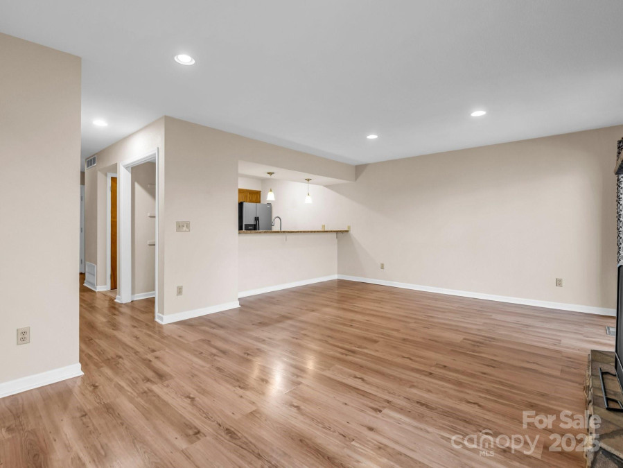 60 Vista View Ct Etowah, NC 28729