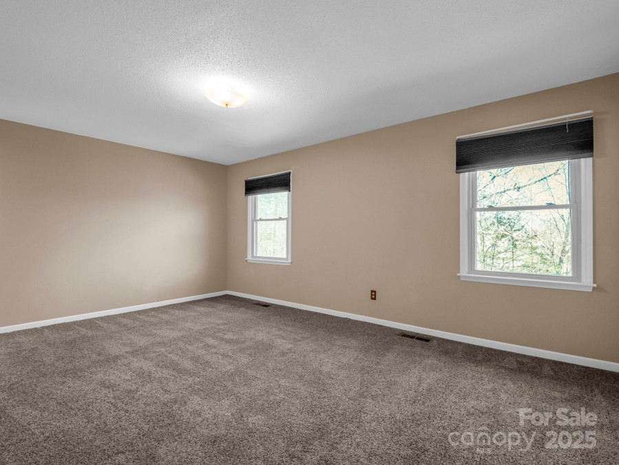 60 Vista View Ct Etowah, NC 28729