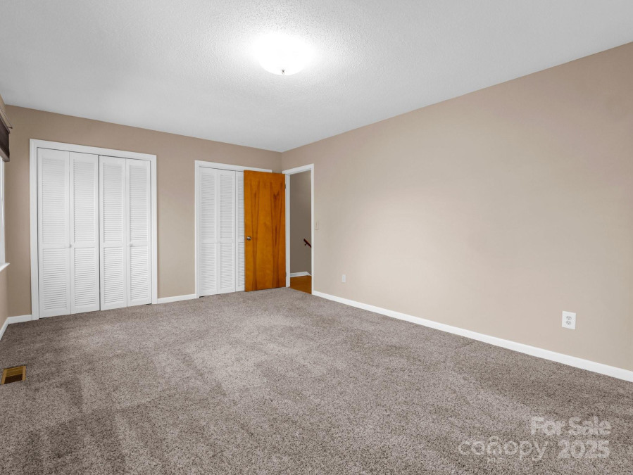 60 Vista View Ct Etowah, NC 28729