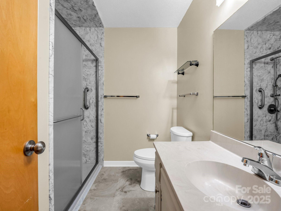 60 Vista View Ct Etowah, NC 28729