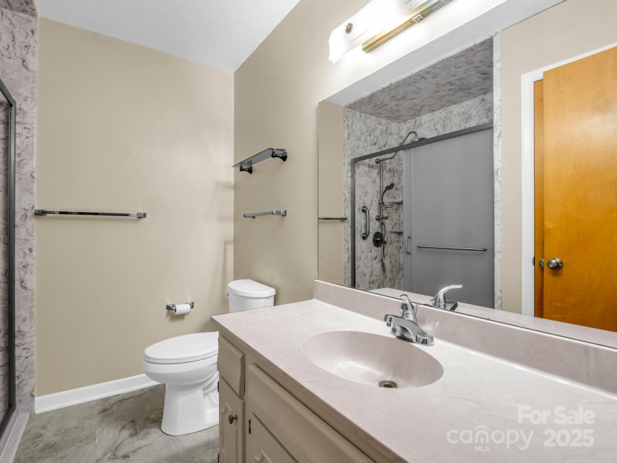 60 Vista View Ct Etowah, NC 28729