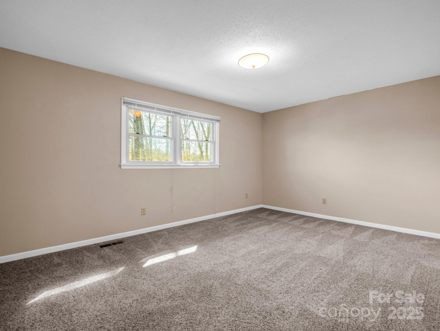 60 Vista View Ct Etowah, NC 28729