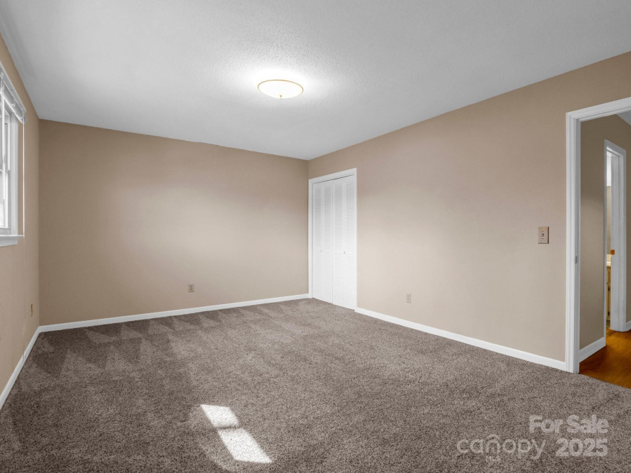 60 Vista View Ct Etowah, NC 28729