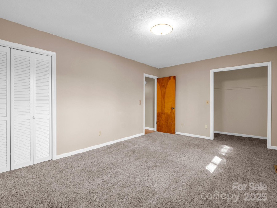 60 Vista View Ct Etowah, NC 28729
