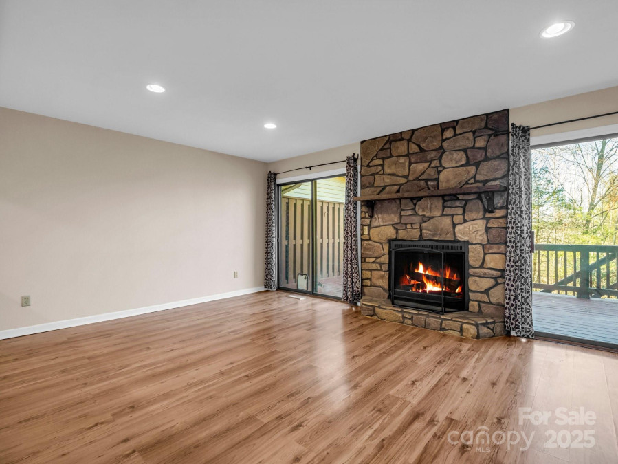 60 Vista View Ct Etowah, NC 28729