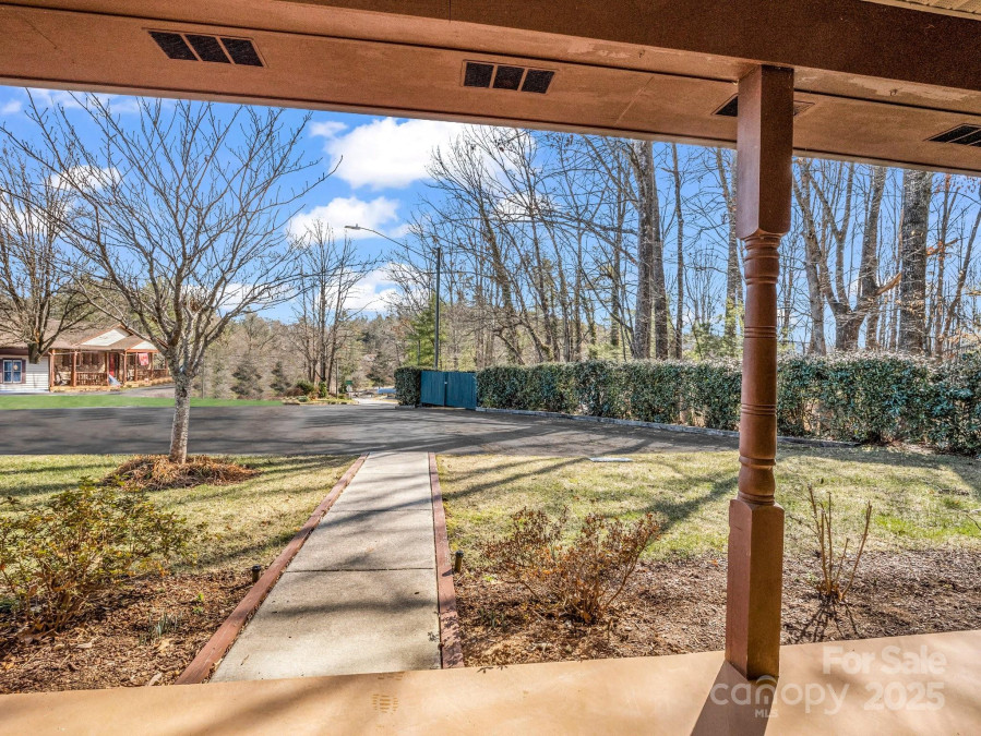 60 Vista View Ct Etowah, NC 28729