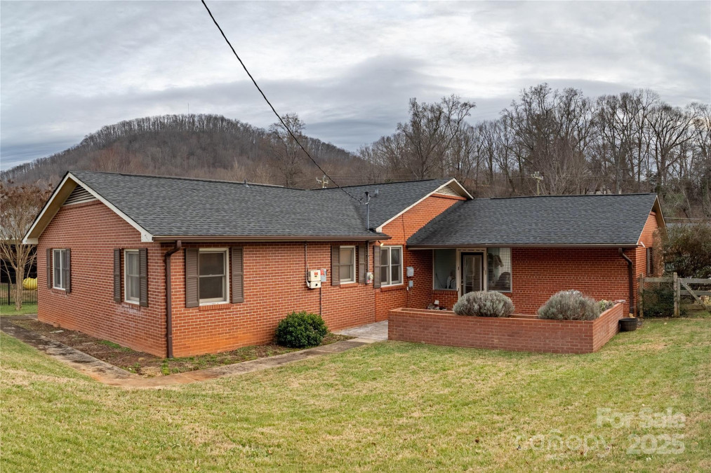 171 Broad St Marion, NC 28752