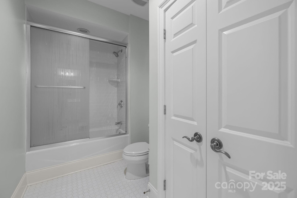 8928 Heydon Hall Cir Charlotte, NC 28210