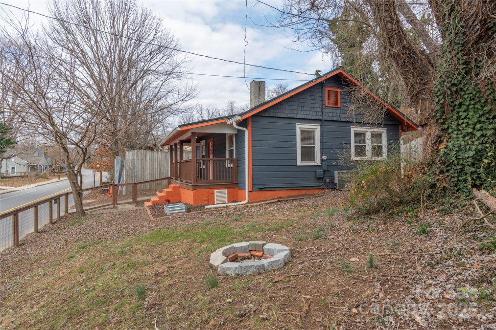 140 State St Asheville, NC 28806