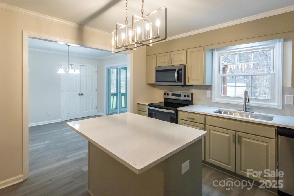 833 Chestnut St Stanley, NC 28164
