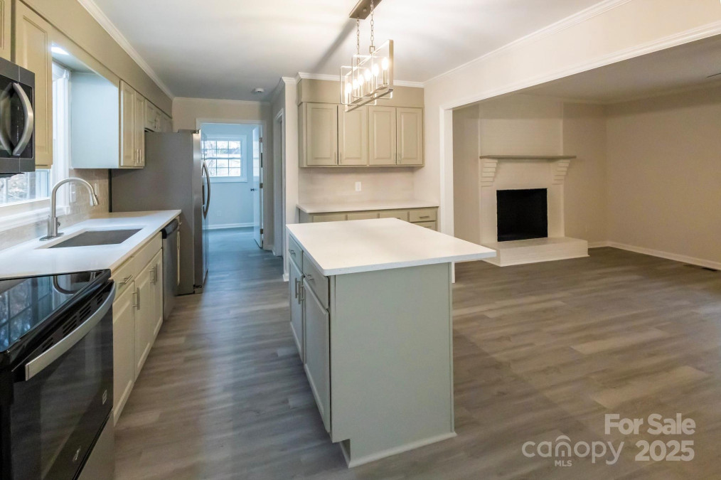 833 Chestnut St Stanley, NC 28164