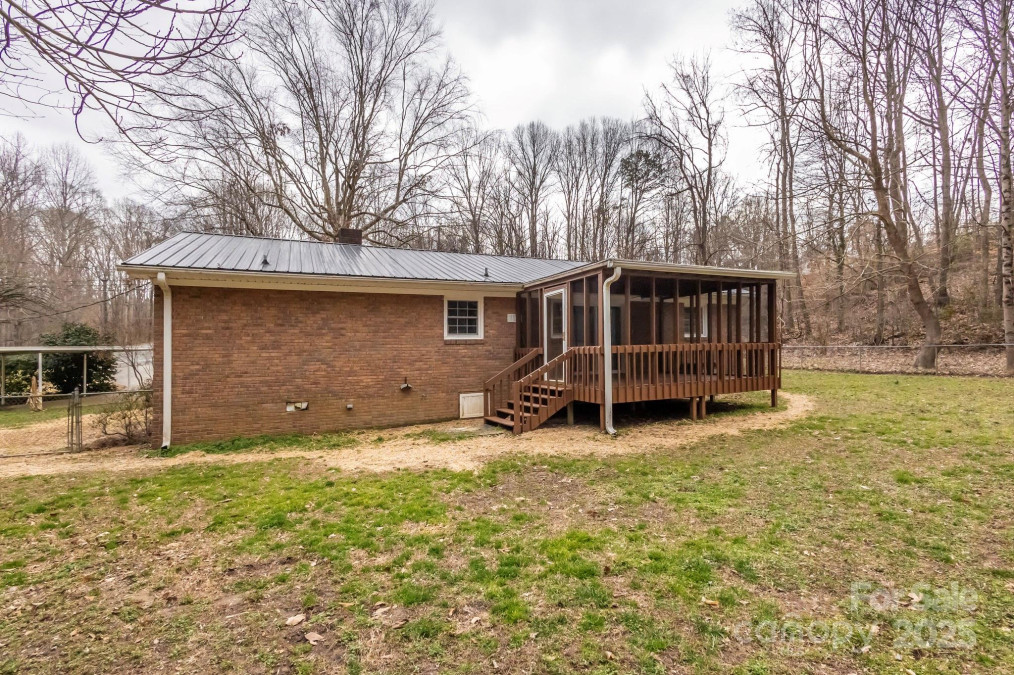 833 Chestnut St Stanley, NC 28164