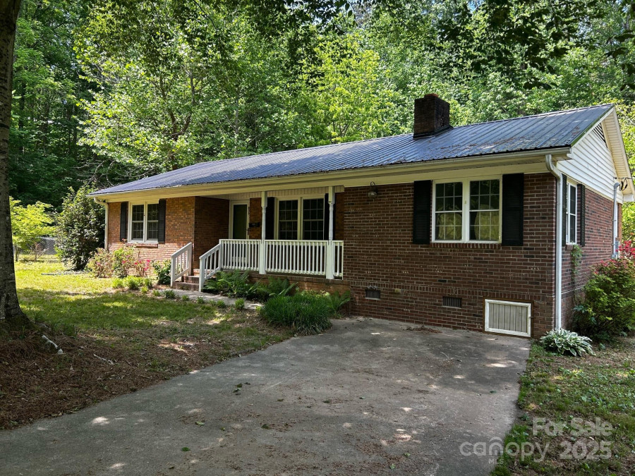 833 Chestnut St Stanley, NC 28164