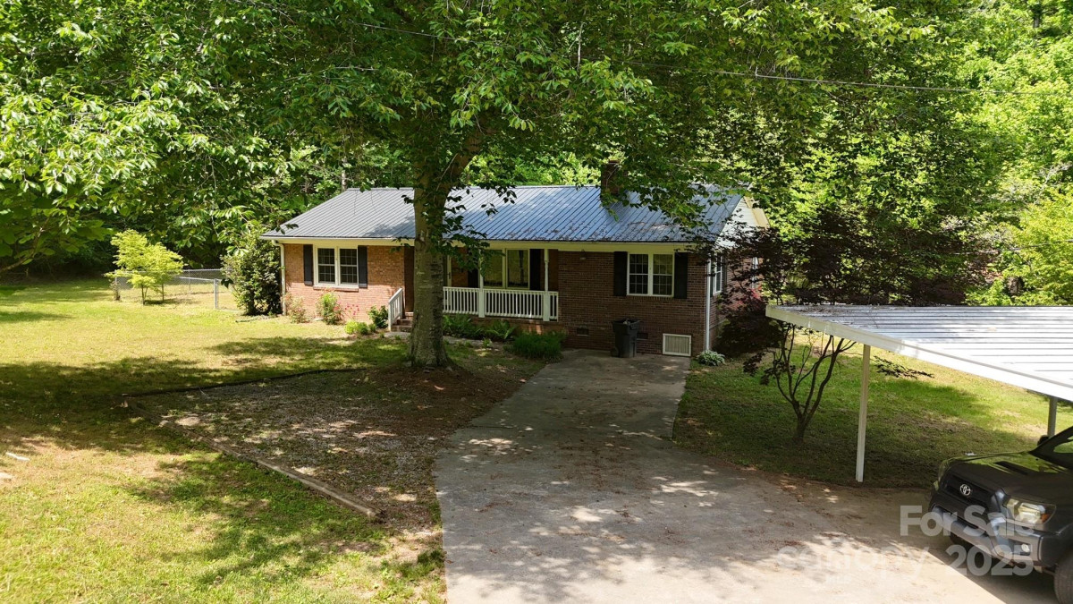 833 Chestnut St Stanley, NC 28164