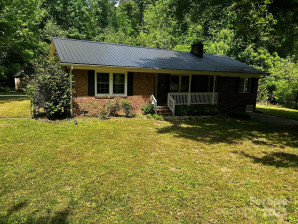 833 Chestnut St Stanley, NC 28164