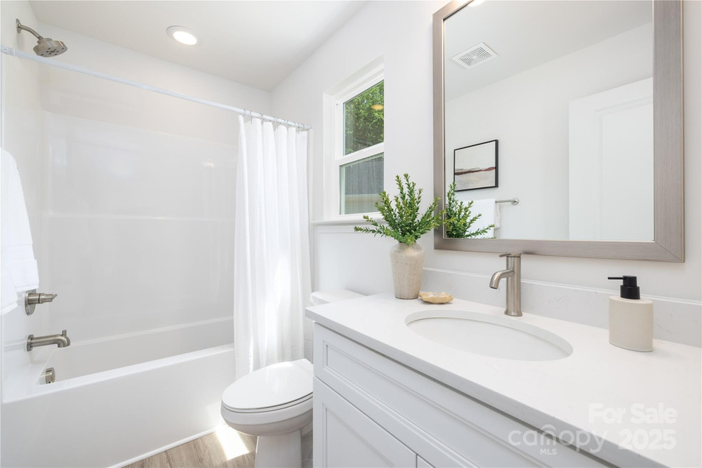 1124 Thayer Glen Ct Charlotte, NC 28213