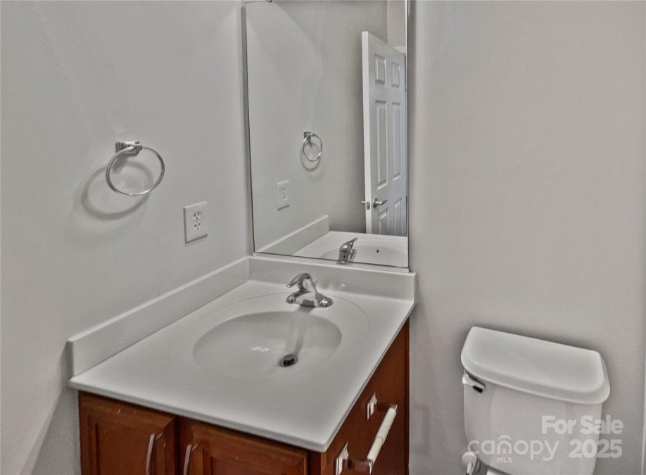 2507 Oakdale Creek Ln Charlotte, NC 28216