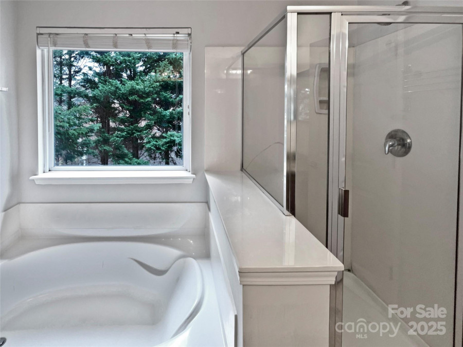 2507 Oakdale Creek Ln Charlotte, NC 28216