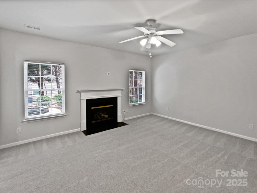 2507 Oakdale Creek Ln Charlotte, NC 28216