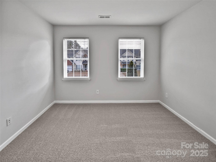 2507 Oakdale Creek Ln Charlotte, NC 28216