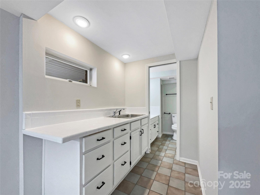 2650 Whisper Ridge Ln Matthews, NC 28105