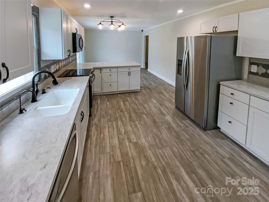 5680 Hillsdale St Fort Lawn, SC 29714