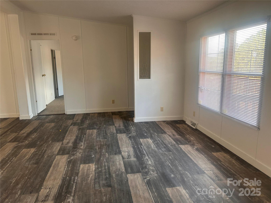 107 Gloria Trl Columbia, SC 29203