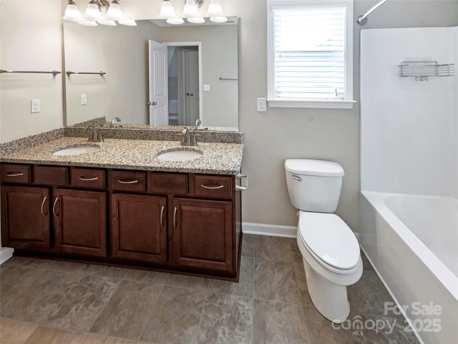 8804 Artesa Mill Ln Charlotte, NC 28214