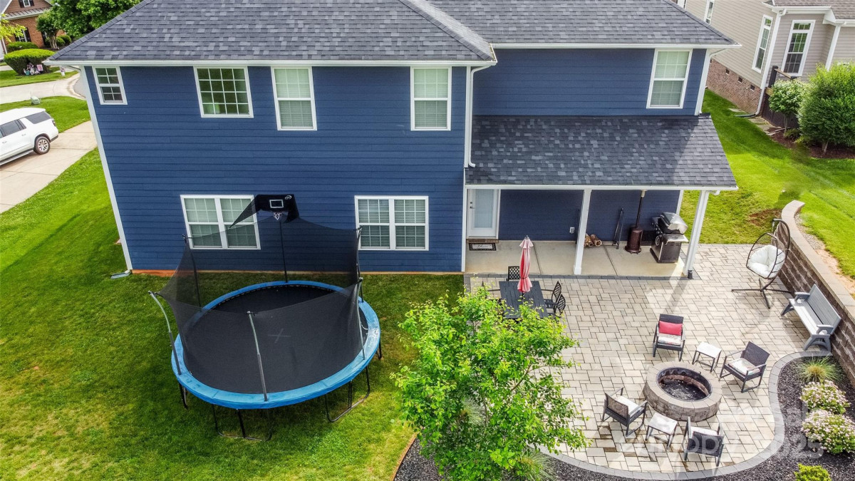137 Tenth Green Ct Statesville, NC 28677