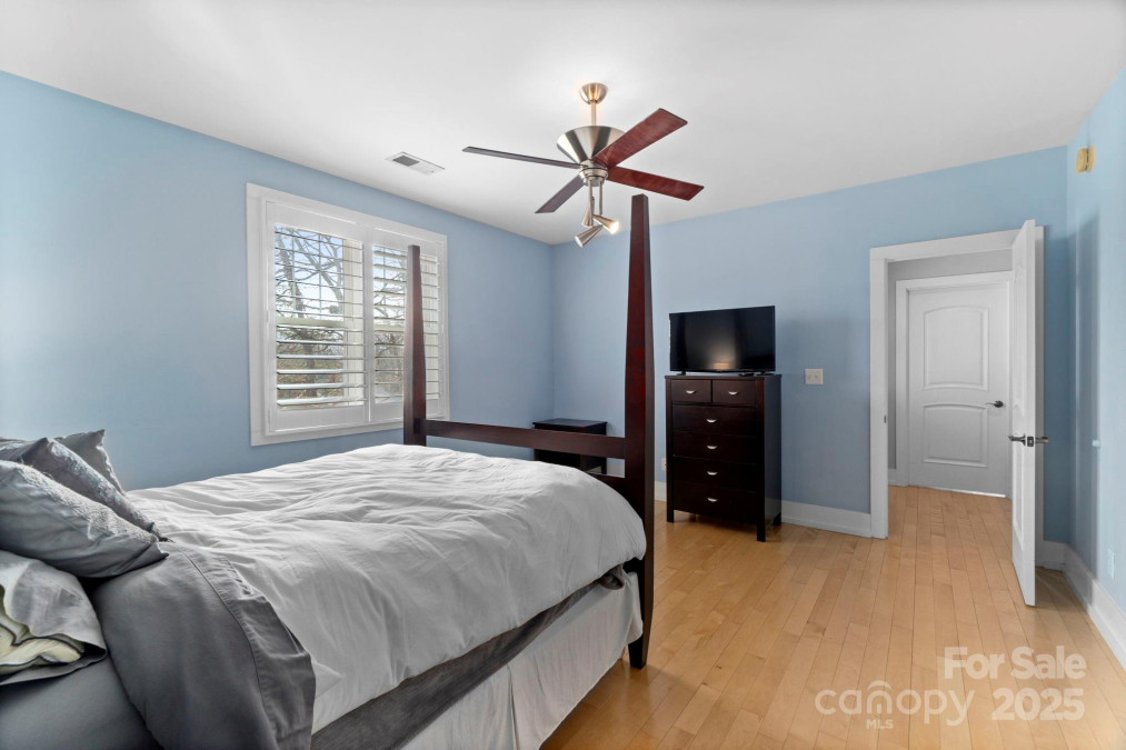 4915 Ardenwoods Dr Charlotte, NC 28215