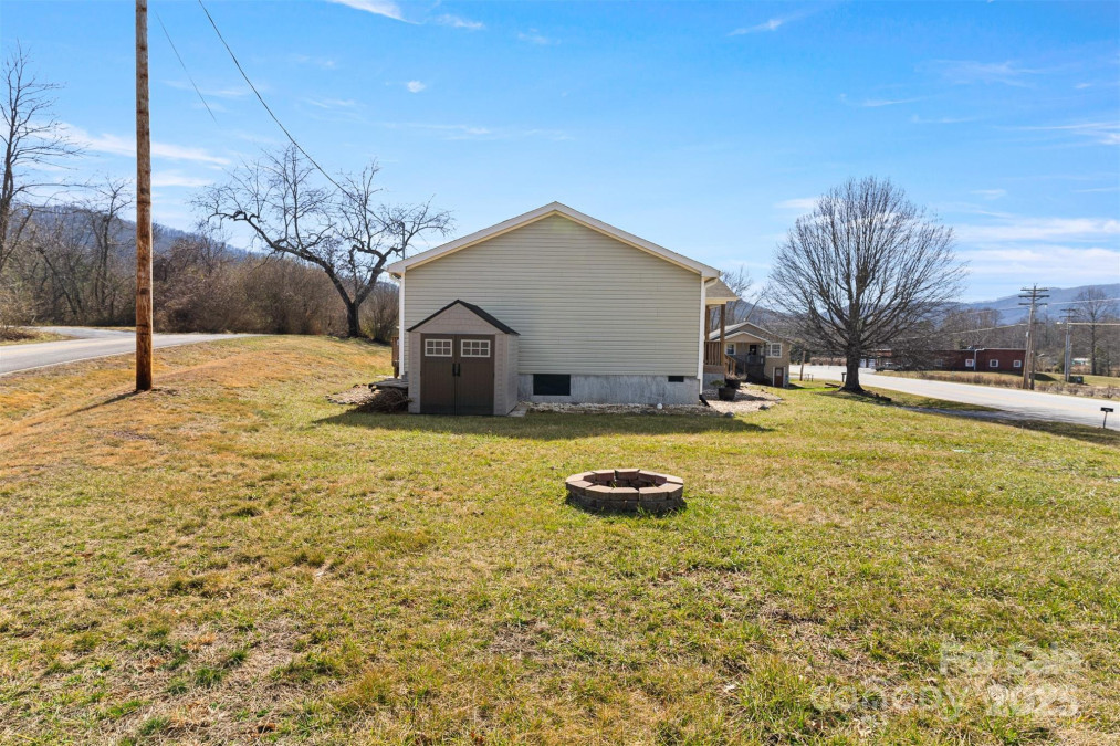 1729 Pisgah Hw Candler, NC 28715