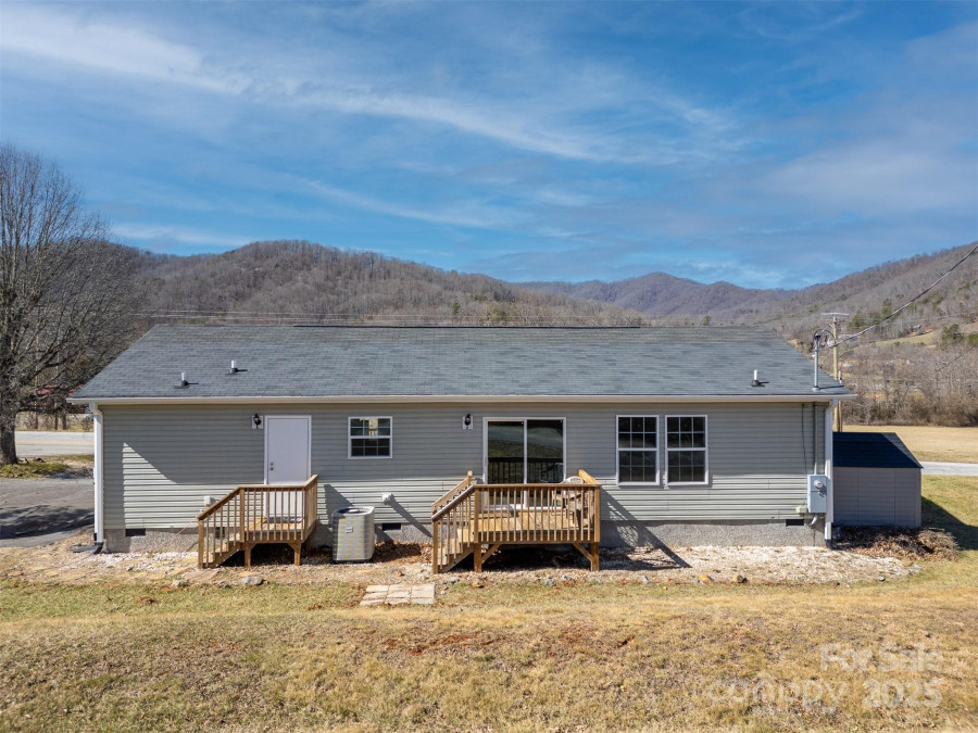 1729 Pisgah Hw Candler, NC 28715